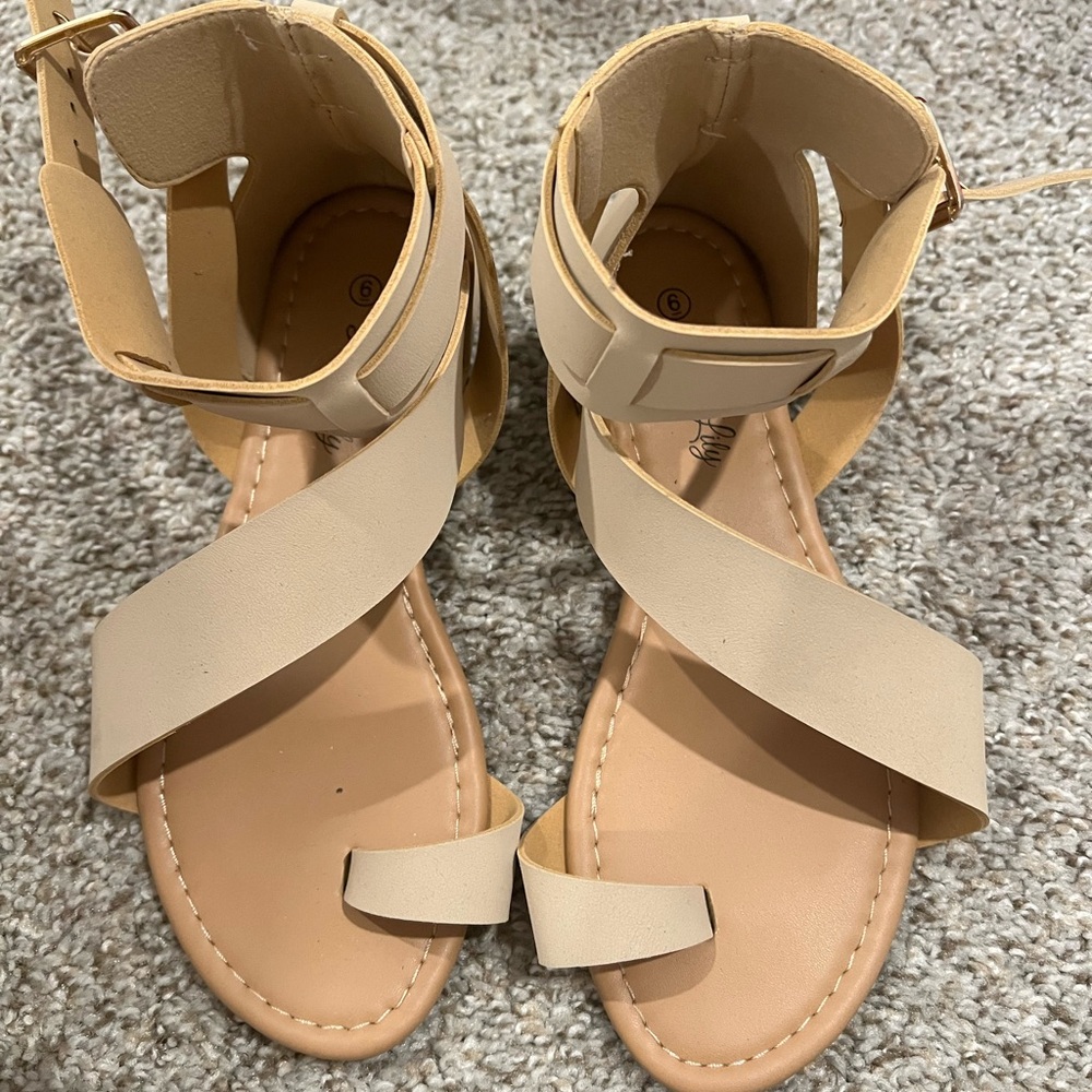 Pink Lily Women's Beige Sandals